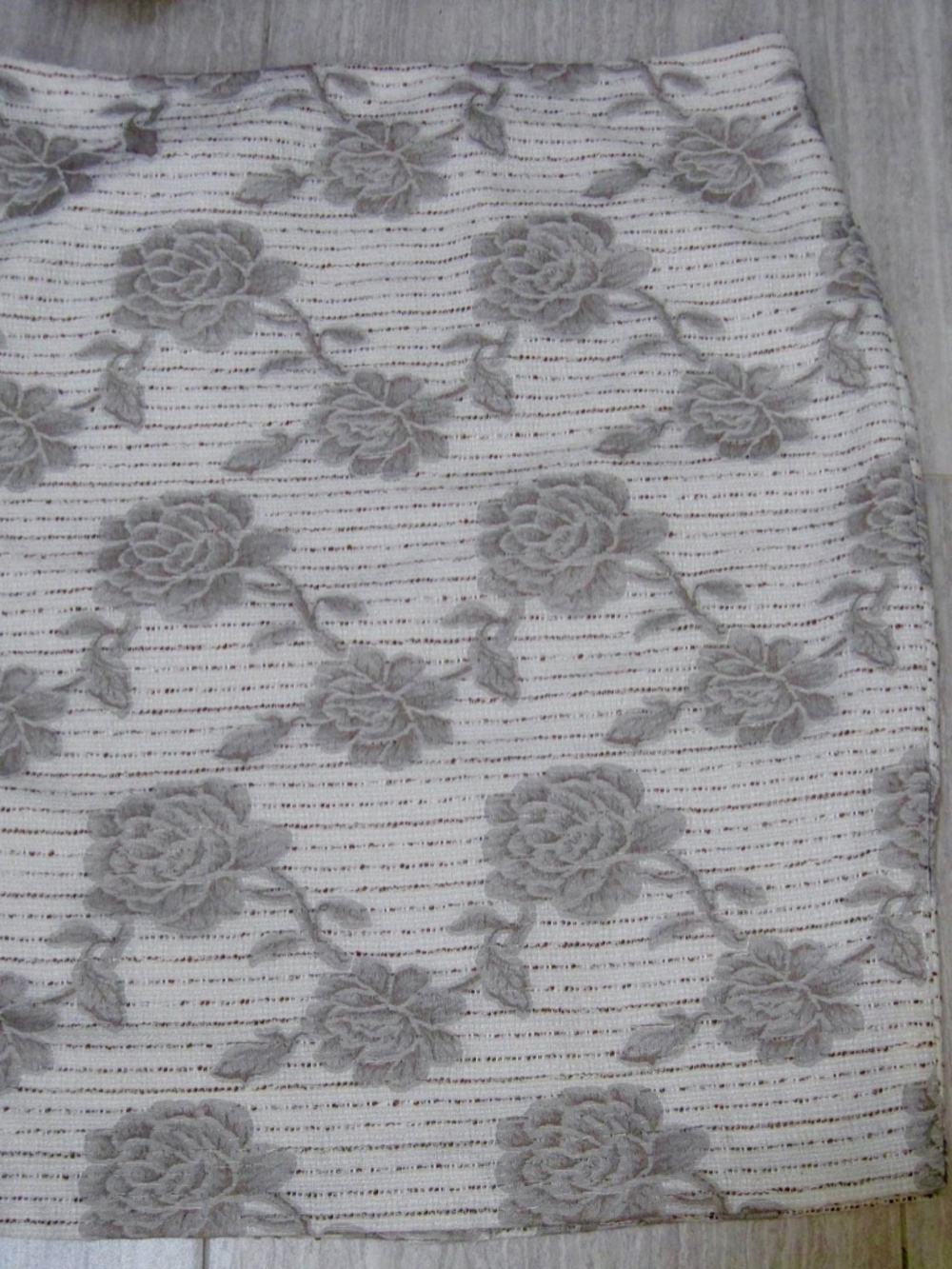 Ann Taylor Rose Floral Pattern, Pencil Mid Skirt. Size 12.